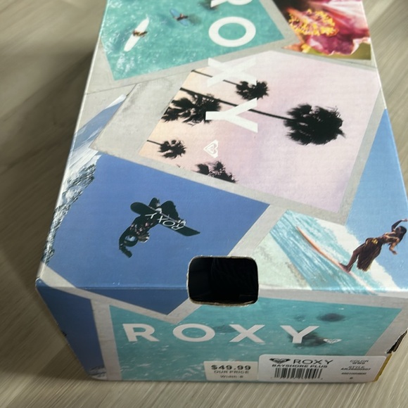 Roxy Sneakers - Picture 3 of 3